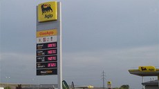 Čerpací stanice Agip na dálnici D2. Čerpací stanice Agip na dálnici D2.