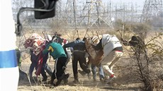 Stávkující horníci z platinového dolu firmy Lonmin v jihoafrickém mst