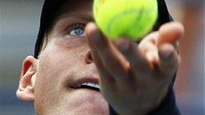 SOUSTEDNÍ NA SERVIS. Tomá Berdych v úvodním kole US Open