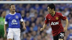 indi Kagawa z Manchesteru United v duelu s Evertonem.