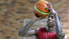 Americký rozehrávač Mike Taylor na svém prvním tréninku s celkem Nymburka. Americký rozehrávač Mike Taylor na svém prvním tréninku s celkem Nymburka.
