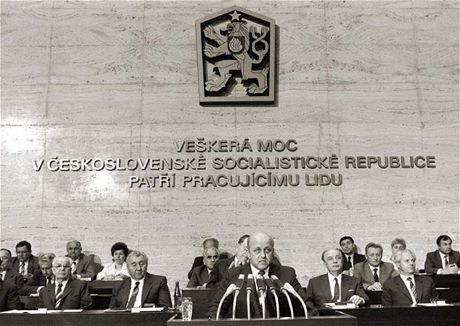 Schze Federálního shromádní SSR v ervnu 1987. Ilustraní snímek