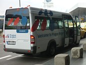 Minibus, kter sveze idie k terminlu.