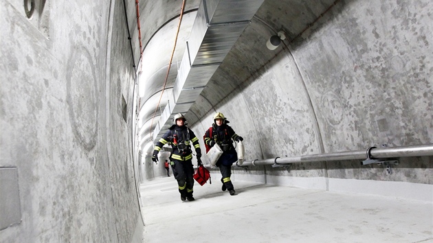 Cvien provilo bezpenost Krlovopolskho tunelu v Brn. Podlela se na nm bezmla stovka zchran (29. srpna 2012).
