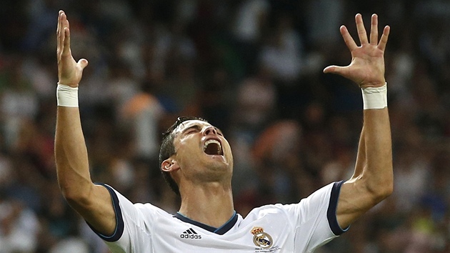 DOKZALI JSME TO. Cristiano Ronaldo z Realu Madrid js po vtzstv ve panlskm Superpohru.