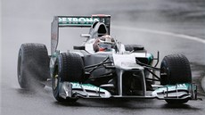 JUBILANT. Michael Schumacher  pi prvním tréninku  na okruhu ve Spa. V Belgii