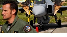 Mise eských pilot v s gripeny v Pobaltí (31.8.2012)