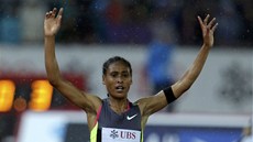 PROPRENÝ TRIUMF. Sofia Assefaová slaví vítzství na 3 000 metr pekáek na