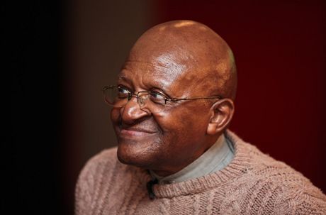 Desmond Tutu vyslal ostrá slova smrem k iniciátor vpádu do Iráku. 