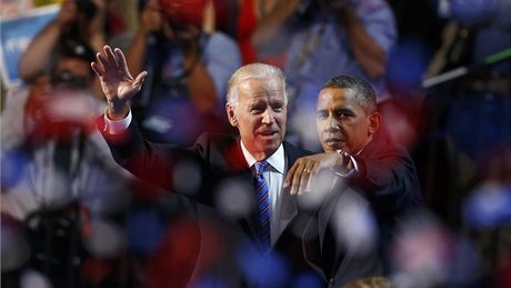 Prezident Barack Obama a viceprezident Joe Biden na demokratickm sjezdu v