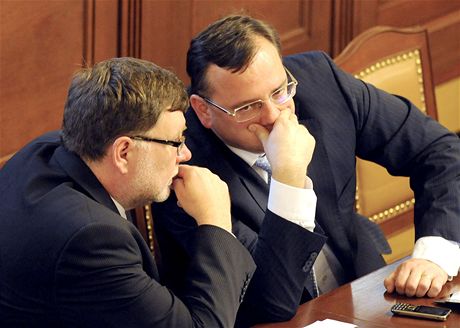 Pedseda poslaneckého klubu ODS Zbynk Stanjura (vlevo) a Petr Neas bhem