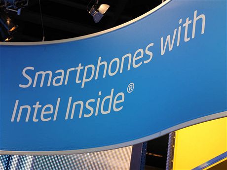 Intel se na svém stánku na veletrhu IFA v Berlín pochlubil nkolika mobily,...