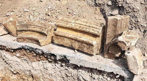 Archeologové v Leicesteru u objevili rámy oken, které nejspí pocházejí z
