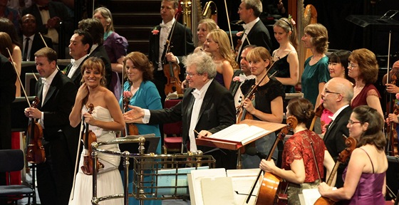 Dirigent Jií Blohlávek pi závreném koncertu BBC Proms 2012