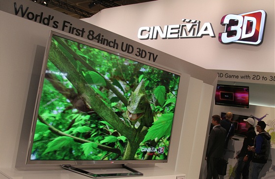 LG ukázalo svou první 84palcovou UD LED televizi samozejm s pasivním 3D...