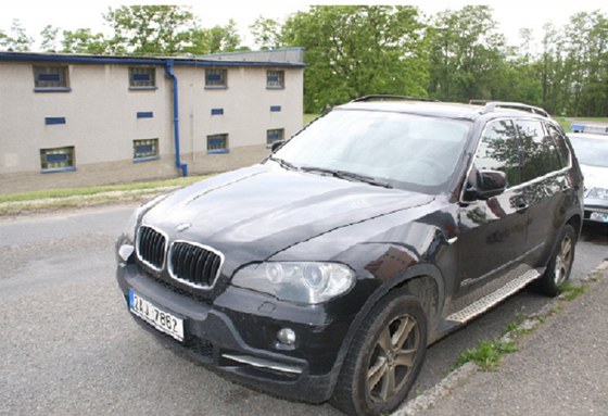 BMW X5 zajistili policisté na Doubravce. Po pár dnech ho ale zlodji ukradli