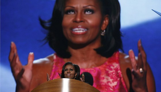 Michelle Obamová mluví na podporu svého manela na sjezdu demokrat v Severní