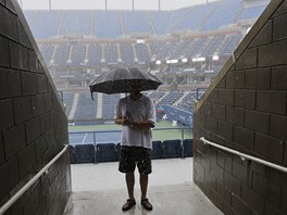 OTRAVNÝ DÉ. Fanouek vyrazil na semifinále US Open, ale kvli lijáku mu...