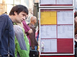 Muž kontroluje trasy tramvají u Masarykova nádraží v Praze. (3. září 2012)
