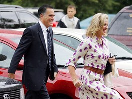 Prezidentsk kandidt Mitt Romney pichz se svou manelkou Ann na pedvolebn