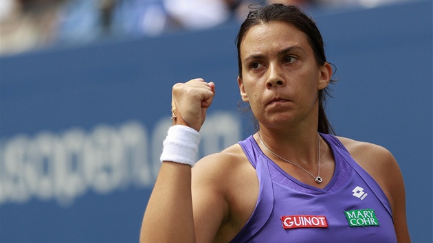 Francouzsk tenistka Marion Bartoliov pedvd vtzn gesto ve tvrtfinle US Open.