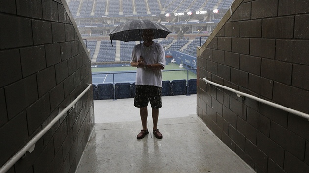 OTRAVNÝ DÉ. Fanouek vyrazil na semifinále US Open, ale kvli lijáku mu...