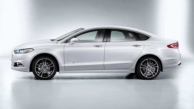 Nov Ford Mondeo v hybridnm proveden