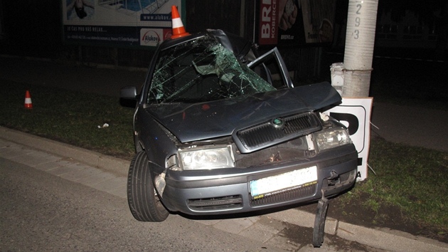 Váná dopravní nehoda se stala na Husov tíd v eských Budjovicích. Zranilo