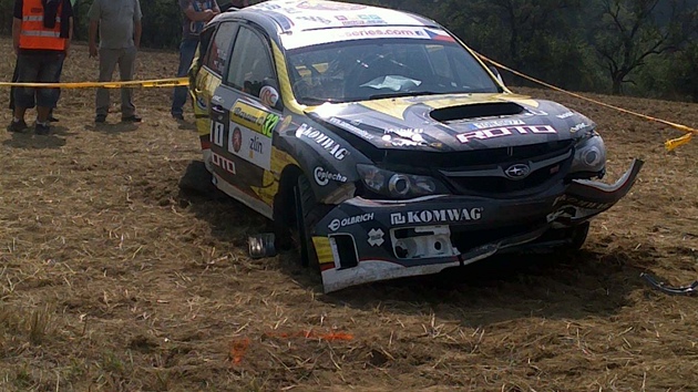 Nehoda zvodnho auta na Barum Rally ve Zln (2. z 2012)