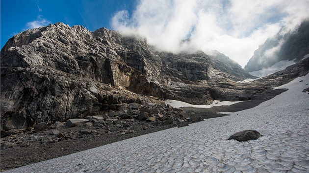 Ledovec Blaueis, v poped je snhov pole, samotn ledovec le v pozad pod kolmou stnou Hochkalteru.