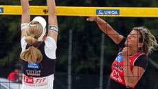 Ze zápasu Michaely Vorlové a Karolíny Řeháčkové (zády) s Šárkou Nakládalovou a Ze zápasu Michaely Vorlové a Karolíny Řeháčkové (zády) s Šárkou Nakládalovou a