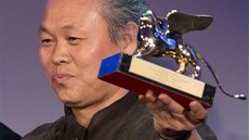 Jihokorejský režisér Kim Ki-duk se Zlatým lvem za film Pieta Jihokorejský režisér Kim Ki-duk se Zlatým lvem za film Pieta