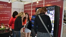 Na stánku OnaDnes.cz na veletrhu Interbeauty Prague 2012 mete nejen vyhrát krásné ceny, ale také se nechat nalíit od profesionální vizáistky. (Ilustraní snímek)