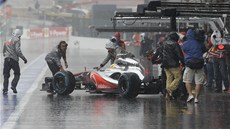 Lewis Hamilton s vozem McLaren