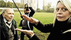 Režisérka Petra Všelichová a její klapka během natáčení s bratrem Karla Reisze Režisérka Petra Všelichová a její klapka během natáčení s bratrem Karla Reisze