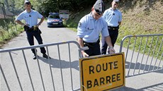 Francouzská policie uzavírá místo inu ped veejností (7. záí 2012).
