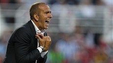 REBEL TRENÉREM. Paolo Di Canio, kouč fotbalistů třetiligového týmu Swindon Town. REBEL TRENÉREM. Paolo Di Canio, kouč fotbalistů třetiligového týmu Swindon Town.