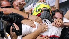 VÝBORN, SEGIO! lenové stáje Sauber gratulují svému jezdci Pérezovi ke druhému...