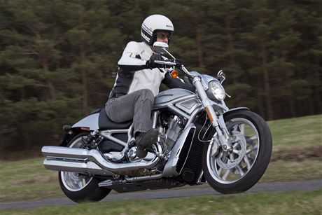 Brzdný systém ABS má být v EU povinný pro silnjí motorky.