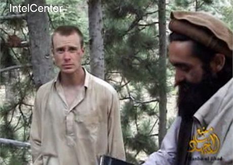 Zábr z videa zveejnného hnutím Taliban, na nm má být americký voják a