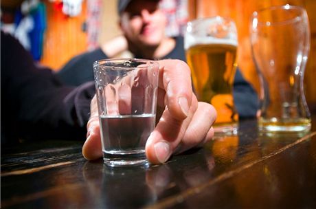 Opilého mue, který usnul v baru ve Vlnov, okradl jeho známý. Ilustraní snímek.