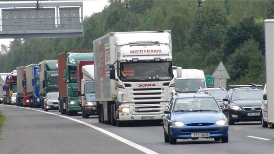Dálnici D1 ve smru na Brno zablokovala nehoda tí osobních aut. Ilustraní snímek