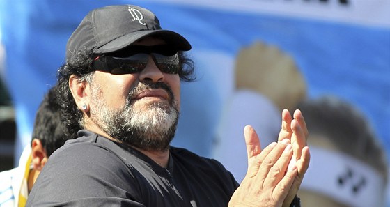 TO JE POKOUKÁNÍ. Fotbalová legenda Diego Maradona si zápas "své" Argentiny...