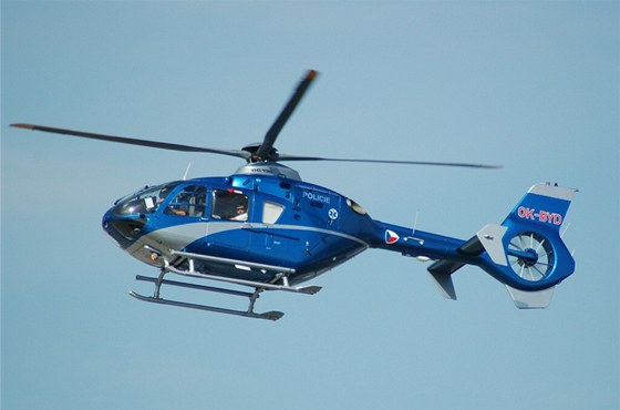 Policejní vrtulník EC-135 vyuívaný pro leteckou záchrannou slubu pro Prahu a