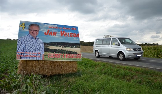 Senátorský kandidát Jan Veleba tvrdí, e zákon u svými billboardy neporuuje.