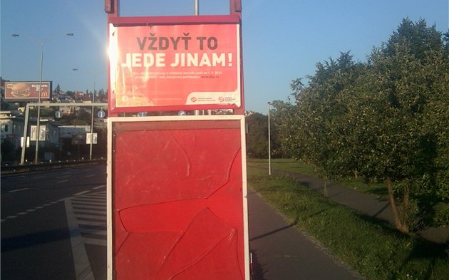 Na autobusové zastávce Kuchyka chybí jízdní ády.