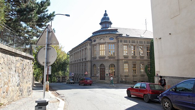 Budova bývalé obchodní akademie v centru Havlíkova Brodu stále eká na