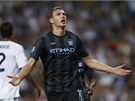 GLOV OSLAVA. tonk Edin Deko z Manchesteru City se raduje pot, co