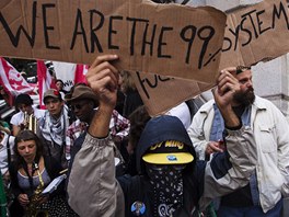 Demonstrace Occupy Wall Street rok poté (17. záí 2012) 