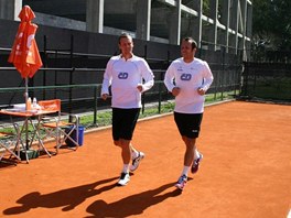 SEZNAMOVN S ANTUKOU. Tom Berdych a Radek tpnek si ped daviscupovm